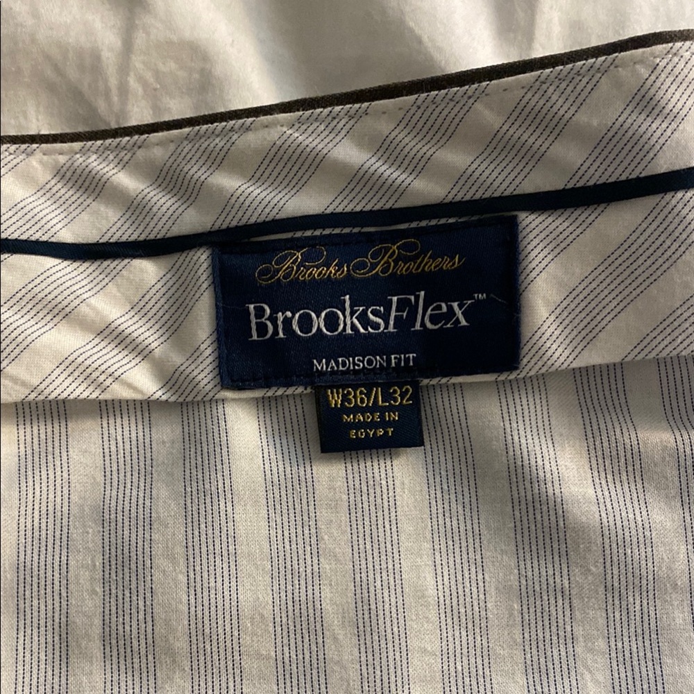 Brooks Brothers 36/32 pant. Very lightly used. Grew out of the pants